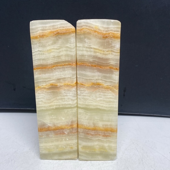 Maple Leaf Shaped Marble Bookends Set of Two - Picture 9 of 16